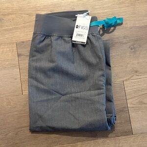 FIGS Charcoal Scrub Pants
